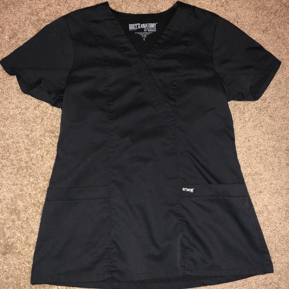 Grey’s Anatomy scrub too size small.